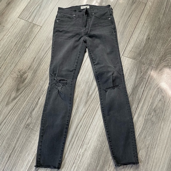 Madewell Women's size 27 9" High Rise Skinny Black‎ Distressed Jeans - Picture 2 of 8